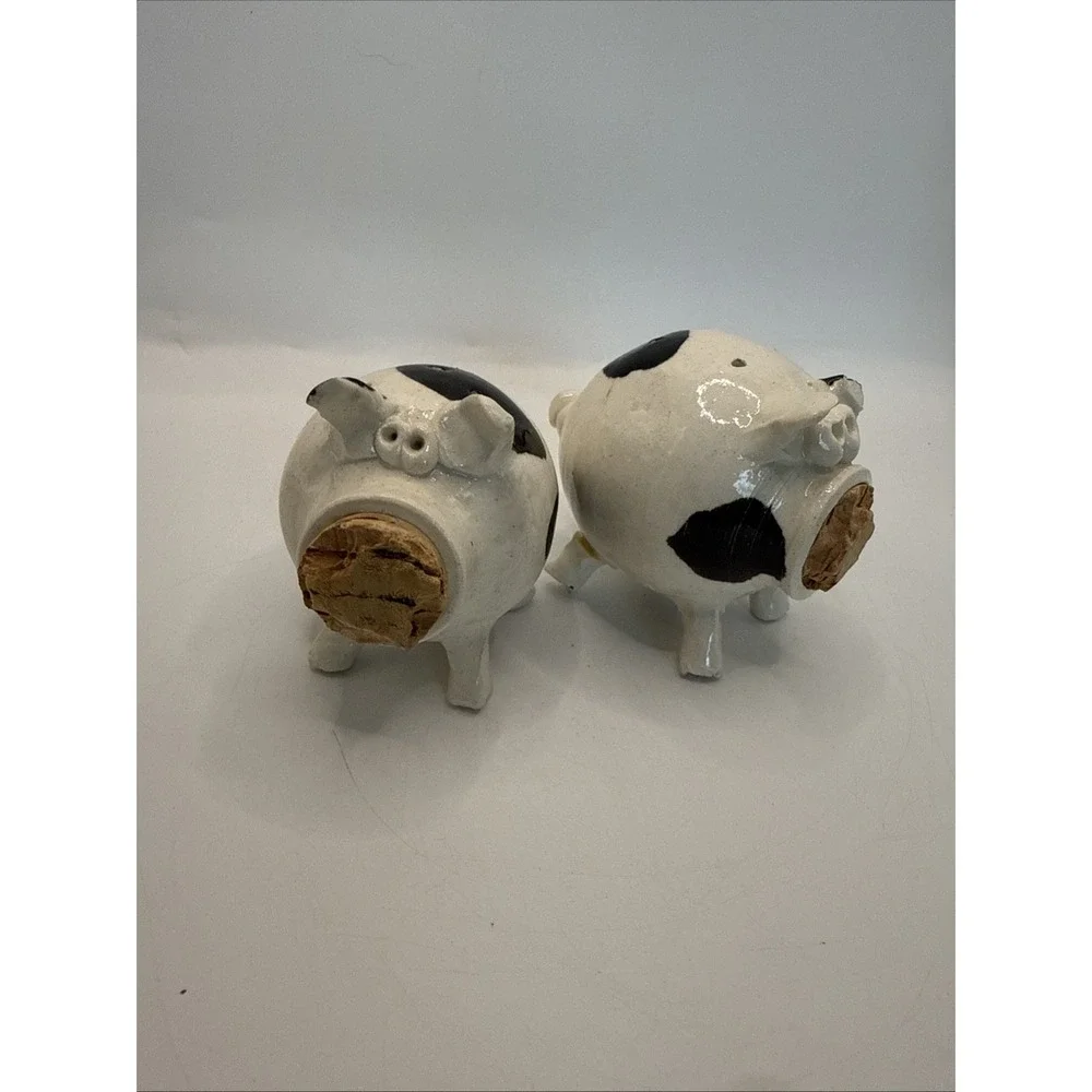 Vintage Folk Art Pottery Spotted Pig Salt‎ & Pepper Shakers Cork For Snout